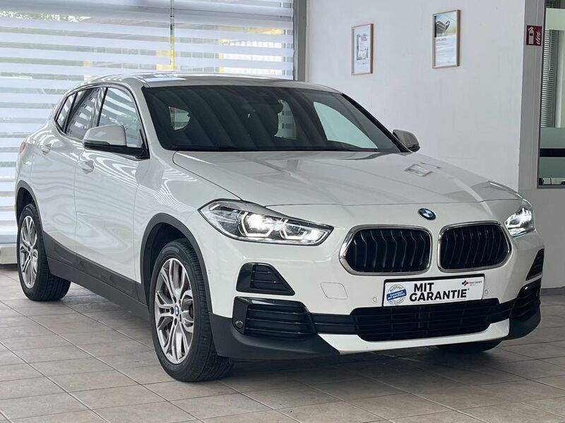Alpinweiss iii Gebraucht 2021 BMW X2 Sport Line SUV | 23.499 € (Fairer Preis) - Bild 1/4