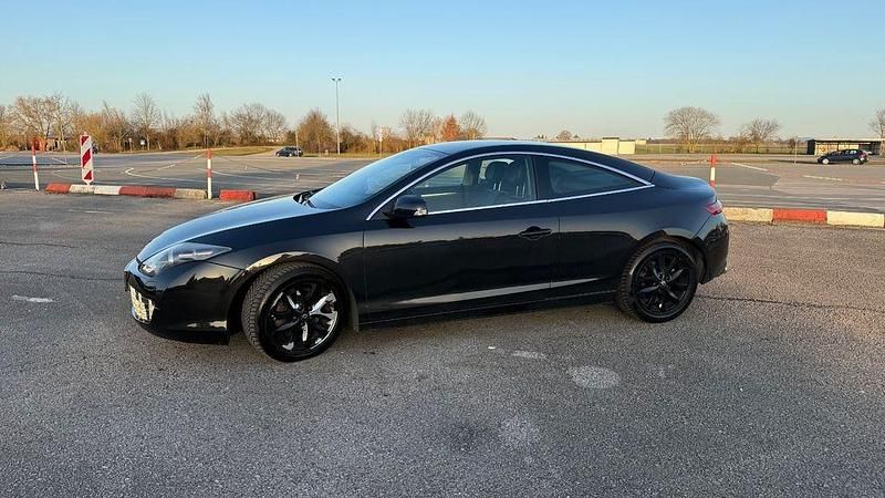 Gebraucht Renault Laguna III 150 PS (110 kW) 2010 Schwarz Coupé