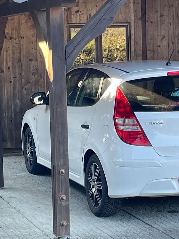 Gebraucht Hyundai i30 Classic 109 PS (80 kW) 2012 Weiß Limousine