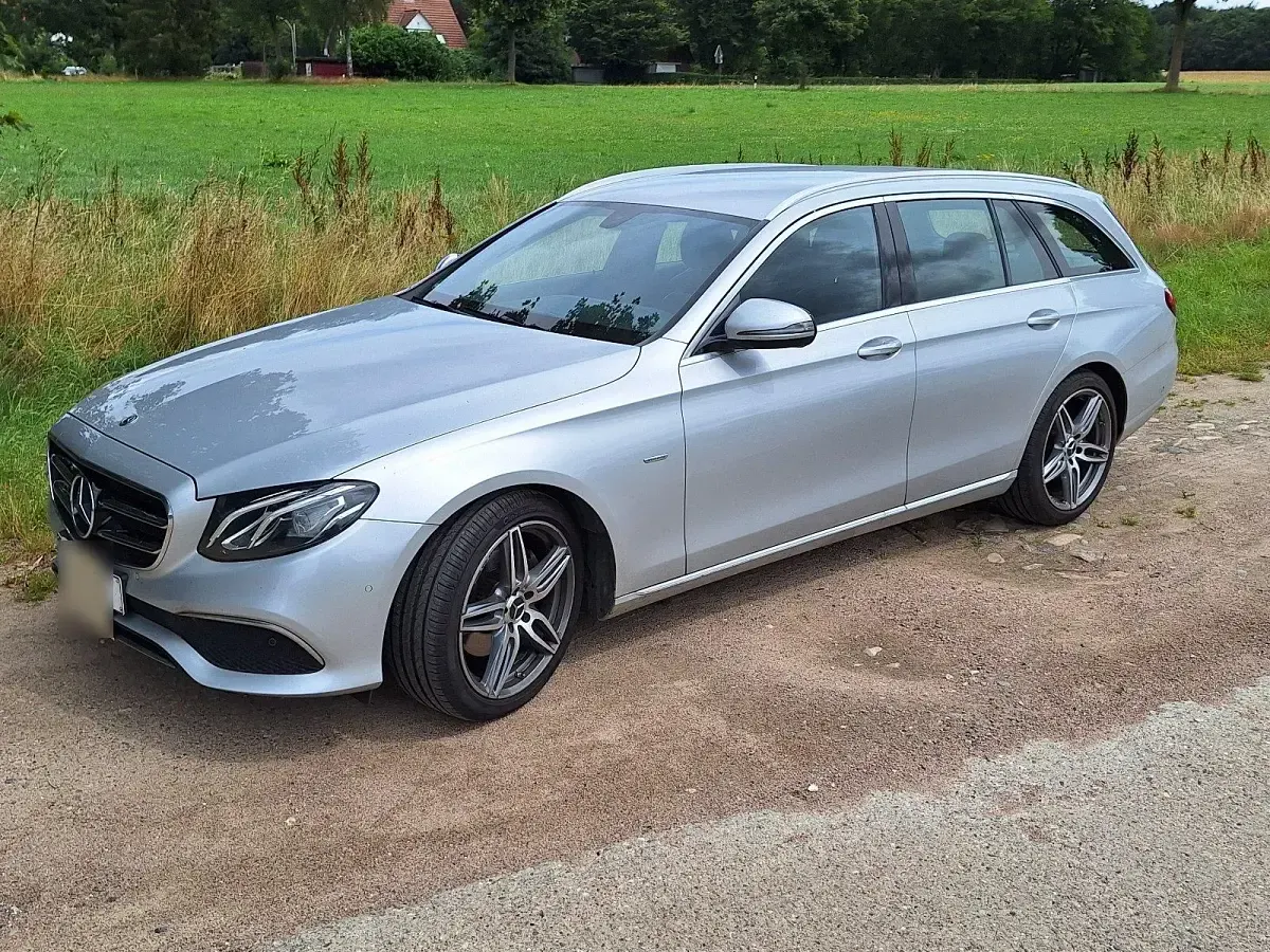 Gebraucht Mercedes E220 Style 194 PS (142 kW) 2019 Silber Kombi