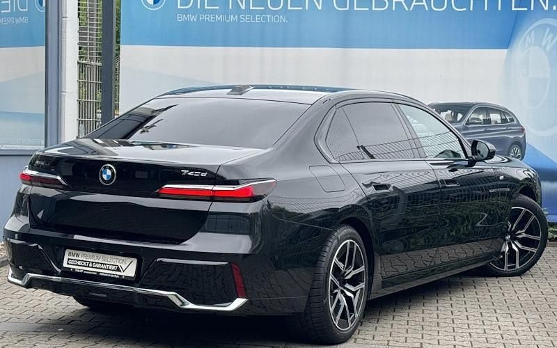 Gebraucht BMW 740 M Sport 299 PS (219 kW) 2024 Black sapphire Limousine