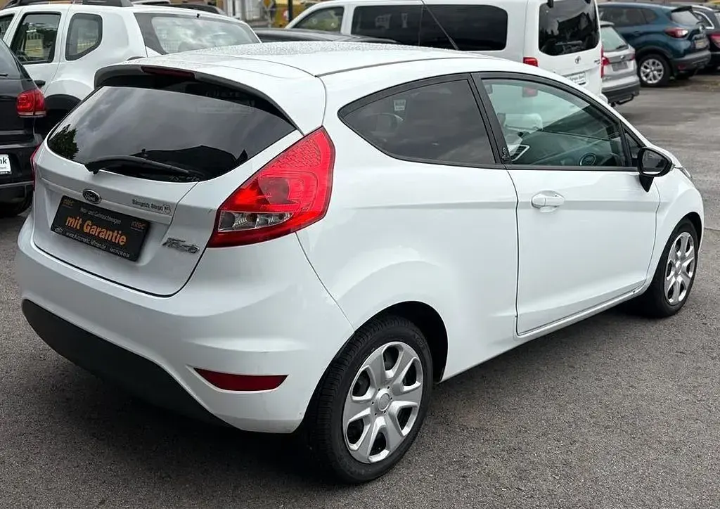 Gebraucht Ford Fiesta Champions Edition 60 PS (44 kW) 2012 Weiß Kleinwagen