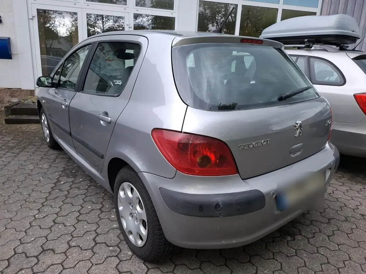 Gebraucht Peugeot 307 109 PS (80 kW) 2005 Silber Limousine