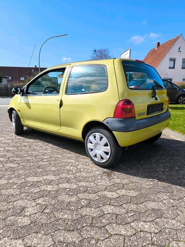 Second-hand Renault Twingo 58 CP (42 kW) 2001 Galben Hatchback