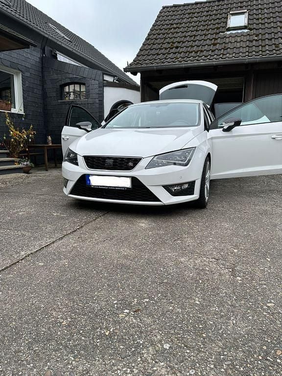 Weiß Gebraucht 2014 Seat Leon FR Limousine | 11.250 € (Fairer Preis) - Bild 1/4