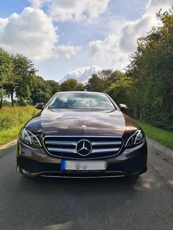 Gebraucht Mercedes E220 194 PS (142 kW) 2016 Braun Limousine