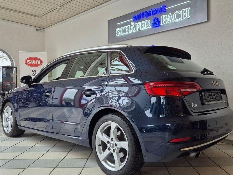 Gebraucht Audi A3 Sport 116 PS (85 kW) 2018 Blau Limousine