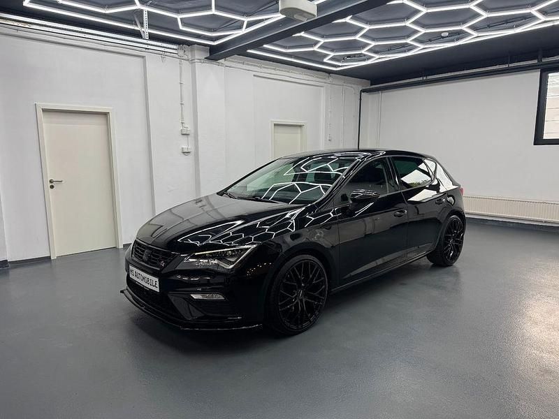 Schwarz Gebraucht 2018 Seat Leon Design Limousine | 16.990 € (Fairer Preis) - Bild 1/4