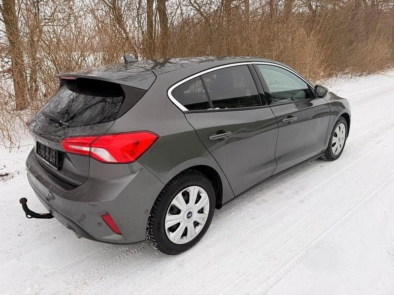 Gebraucht Ford Focus Titanium 120 PS (88 kW) 2018 Grau Limousine