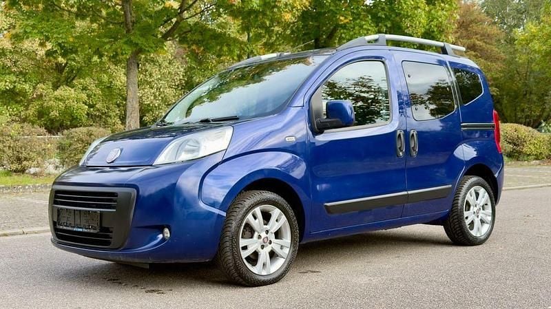 Blau Gebraucht 2011 Fiat Qubo Trekking Van / Kleinbus | 4.489 € (Fairer Preis) - Bild 1/4