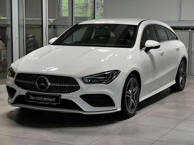 Weiß Gebraucht 2022 Mercedes CLA250 AMG line Limousine | 34.770 € (Fairer Preis) - Bild 1/3