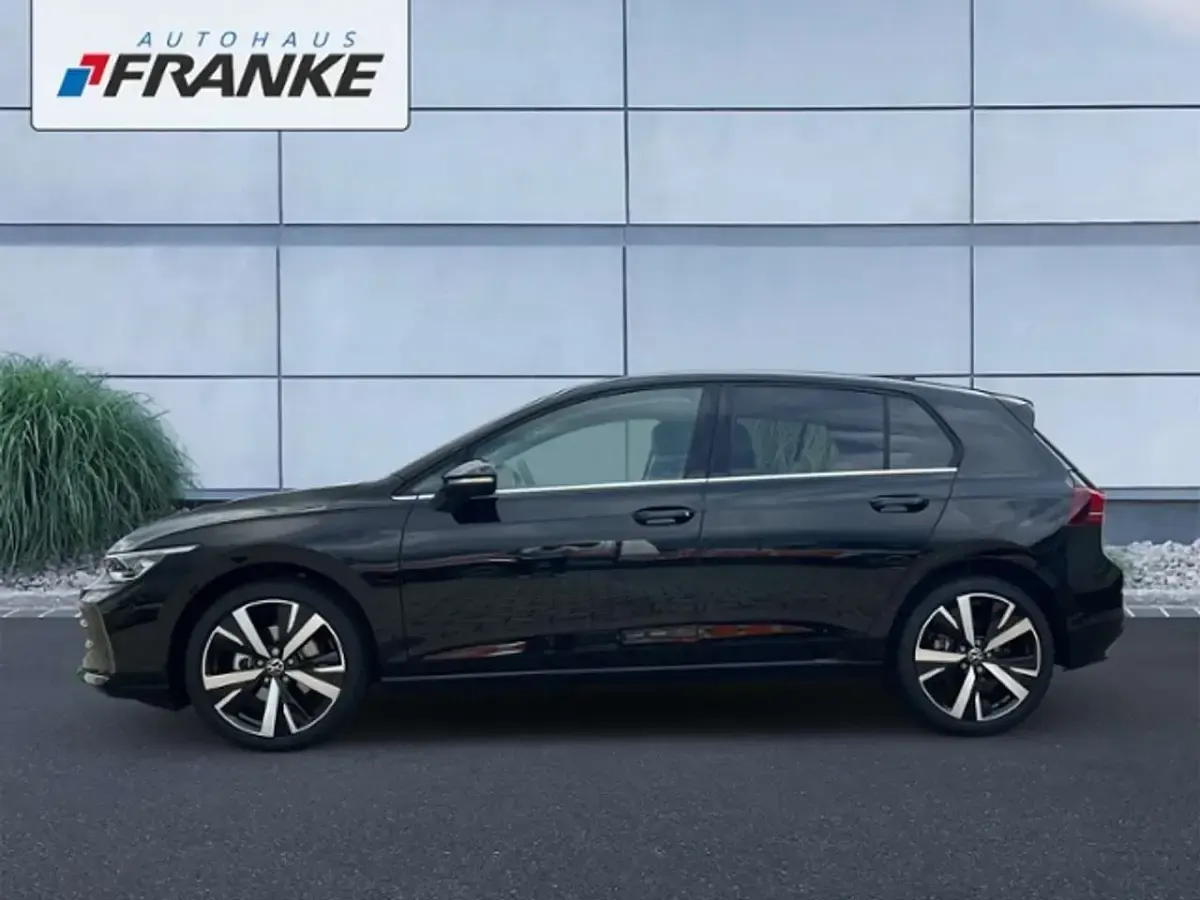 Gebraucht VW Golf VIII Style 150 PS (110 kW) 2025 Schwarz Limousine