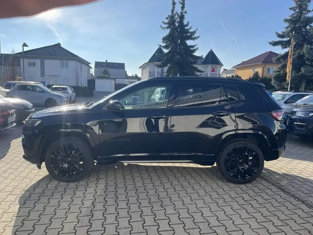 Gebraucht Jeep Compass Altitude 131 PS (96 kW) 2023 Solid black SUV