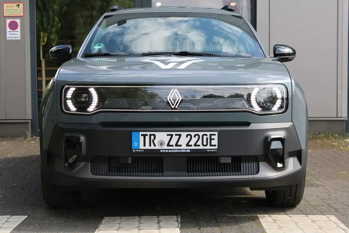 Gebraucht Renault 4 E-Tech Komfort 110 kW (150 PS) 2025 Schiefergrau SUV