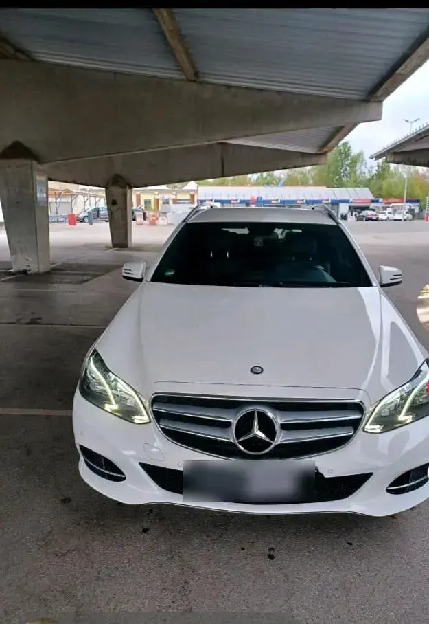 Używany Mercedes E220 170 KM (125 kW) 2014 Biały Kombi