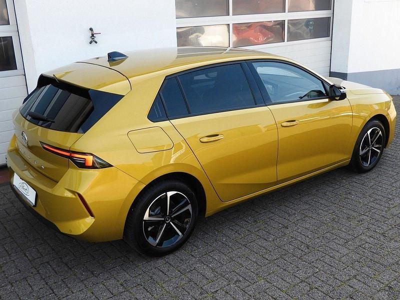 Gebraucht Opel Astra 110 PS (80 kW) 2024 Gelb Limousine