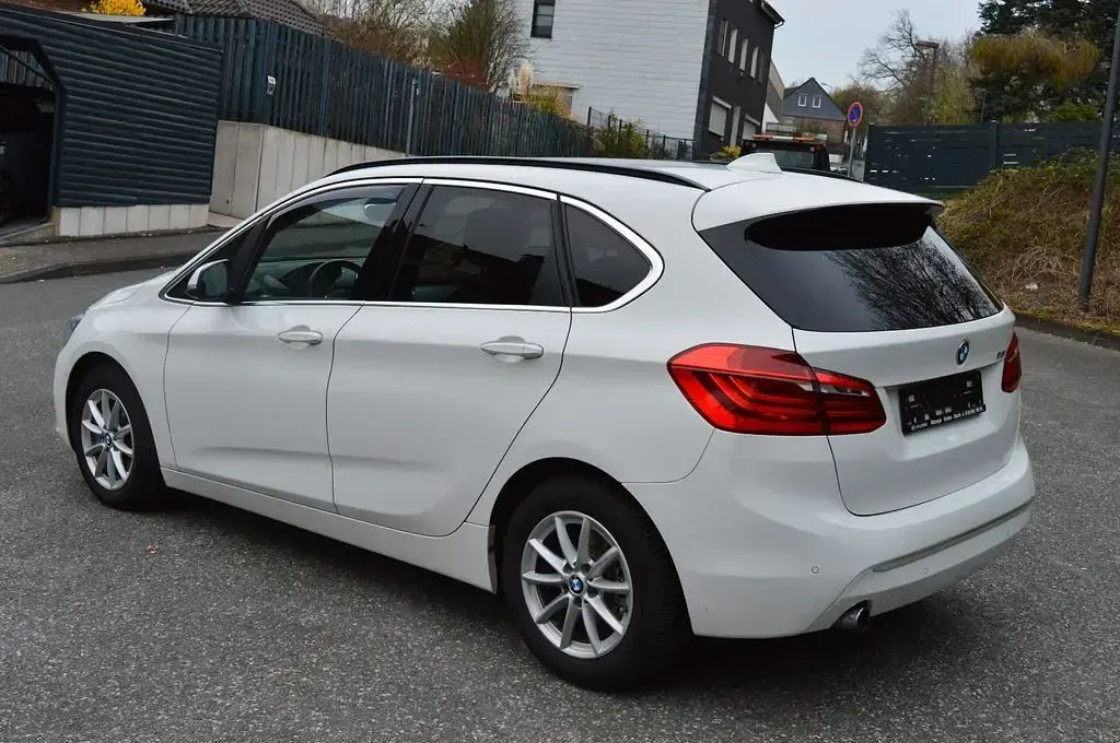 Gebraucht BMW 218 Basis 136 PS (100 kW) 2015 Weiß Kombi