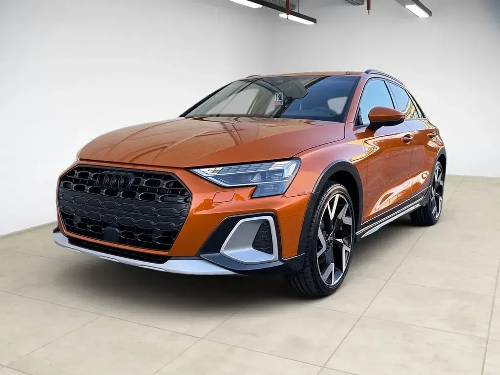 Używany Audi A3 Ambiente 150 KM (110 kW) 2025 Pomarańczowy Sedan/Limuzyna