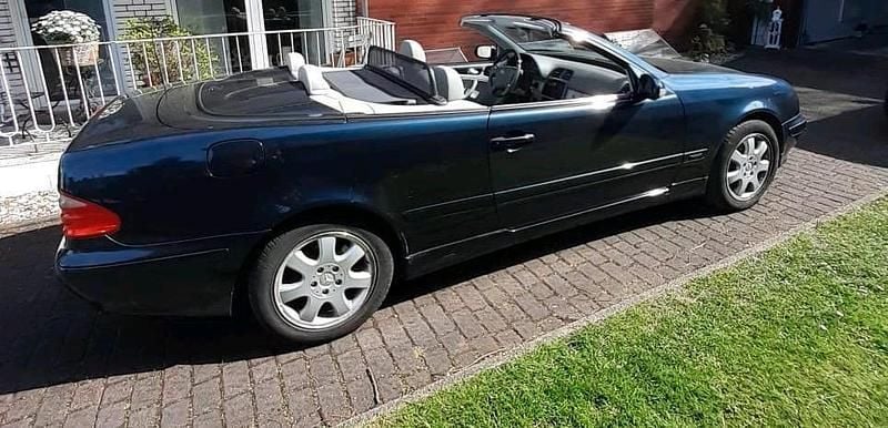 Gebraucht Mercedes CLK200 160 PS (117 kW) 2001 Blau Cabrio