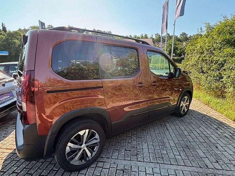 Gebraucht Peugeot Rifter Allure GT-Line 131 PS (96 kW) 2020 Copperbraun metallic Van / Kleinbus