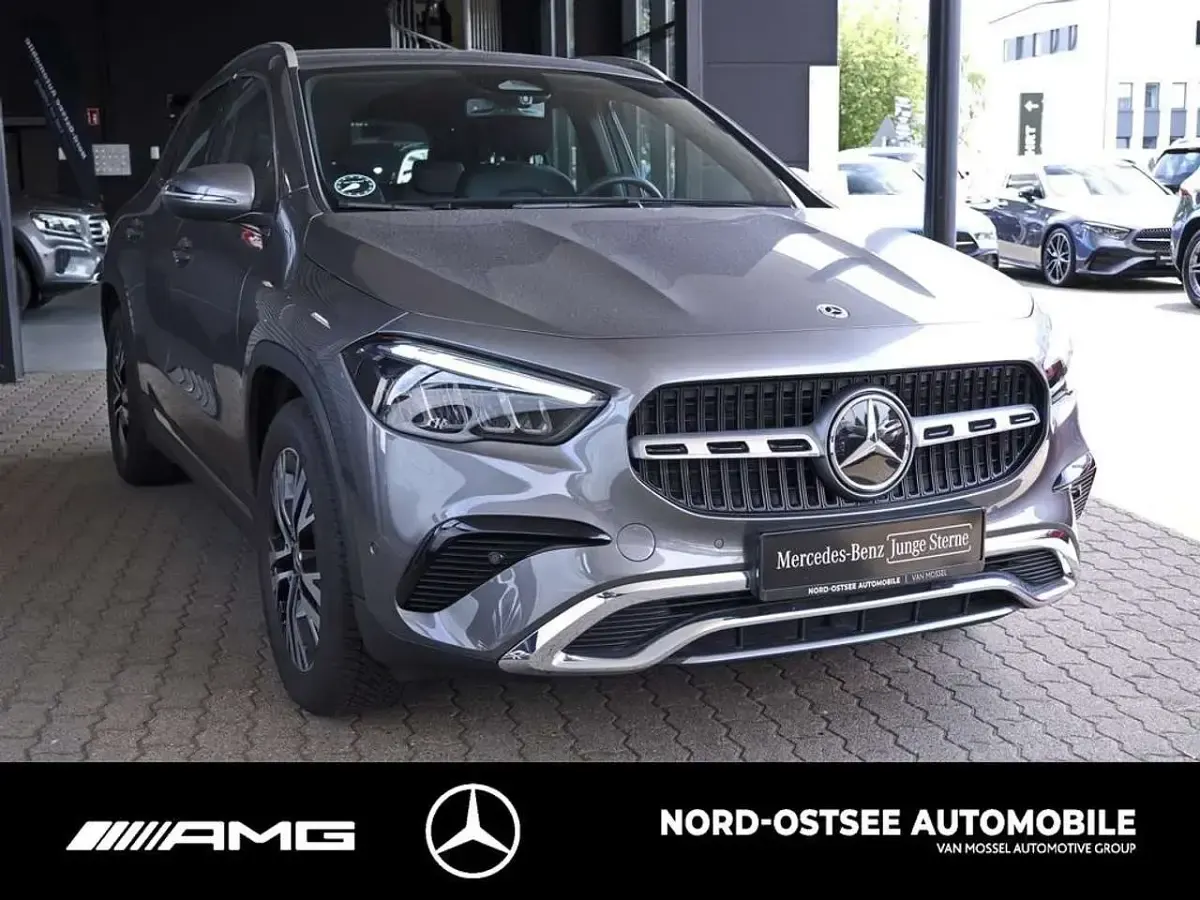 Gebraucht Mercedes GLA200 Progressive 150 PS (110 kW) 2025 Grau SUV