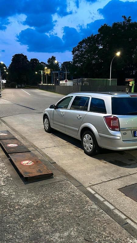 Grau Gebraucht 2007 Opel Astra Kombi | 1.250 € (Superpreis) - Bild 1/4