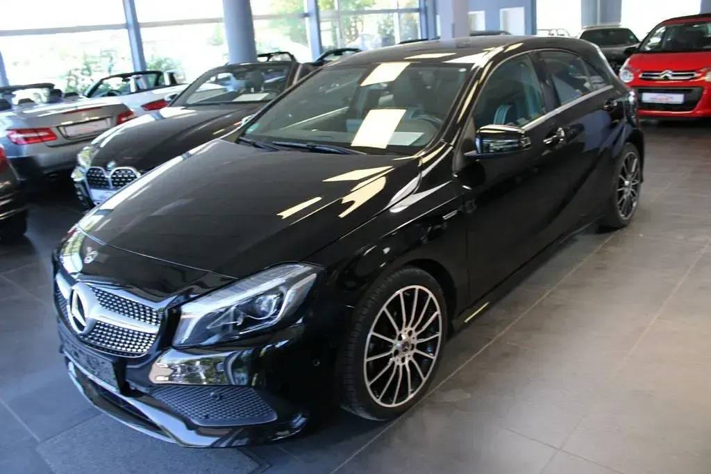 Gebraucht Mercedes A180 AMG 109 PS (80 kW) 2018 Schwarz Limousine