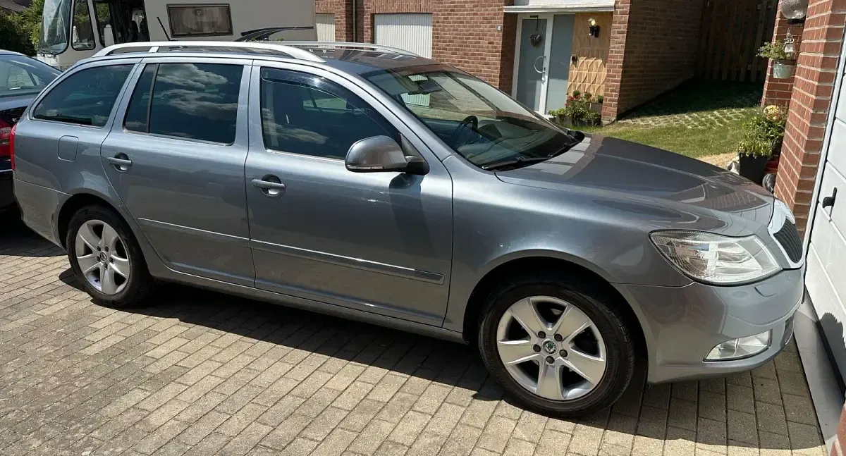 Gebraucht Skoda Octavia 105 PS (77 kW) 2012 Grau Kombi