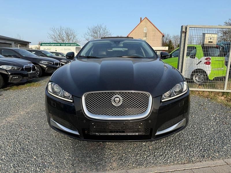Gebraucht Jaguar XF Sportbrake 200 PS (147 kW) 2013 Santorini/ultimate black Kombi