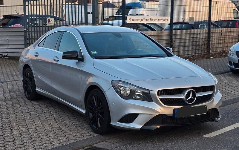 Gebraucht Mercedes CLA220 163 PS (119 kW) 2013 Silber Limousine