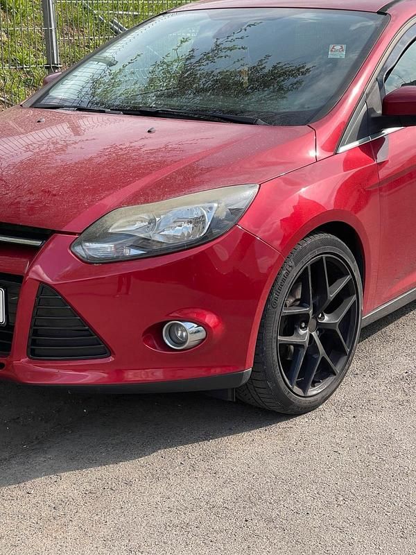 Second-hand Ford Focus 125 CP (91 kW) 2012 Roșu Break