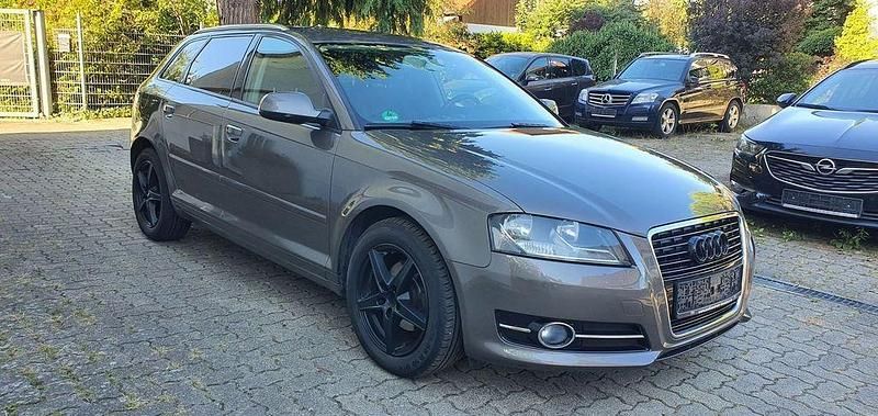 Grau Gebraucht 2012 Audi A3 Sportback Limousine | 6.600 € (Fairer Preis) - Bild 1/4