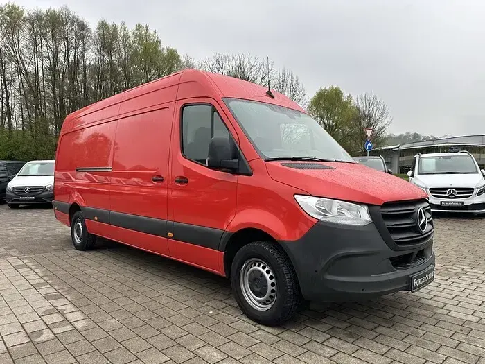 Używany Mercedes Sprinter 143 KM (105 kW) 2021 Czerwony Van