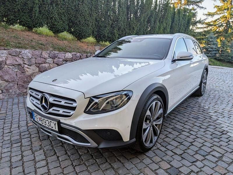 Weiß Gebraucht 2017 Mercedes E350 Limousine | 23.900 € (Fairer Preis) - Bild 1/4