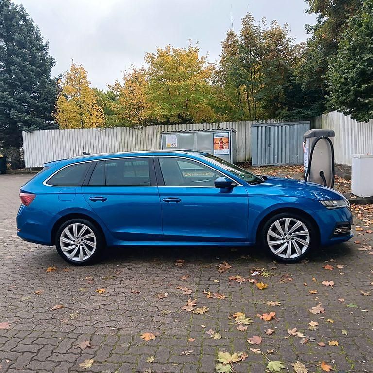 Blau Gebraucht 2021 Skoda Octavia Style Kombi | 18.600 € (Superpreis) - Bild 1/4