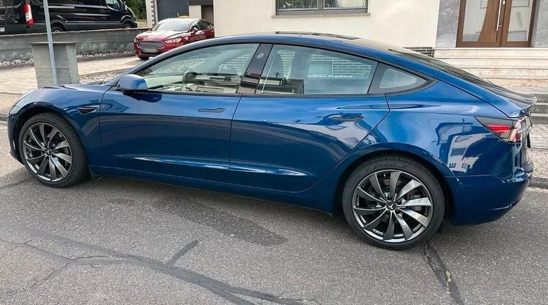 Gebraucht Tesla Model 3 Standard Range 239 kW (325 PS) 2021 Blau Limousine