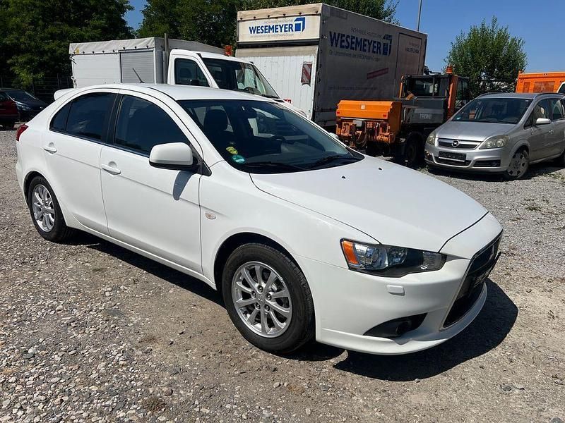 Weiß Gebraucht 2010 Mitsubishi Lancer Sportback Edition Limousine | 4.300 € (Fairer Preis) - Bild 1/4