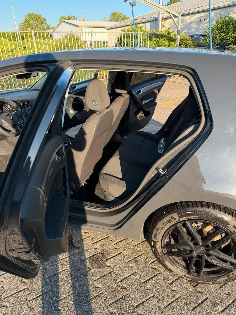 Gebraucht VW Golf VII 109 PS (80 kW) 2019 Grau Kleinwagen