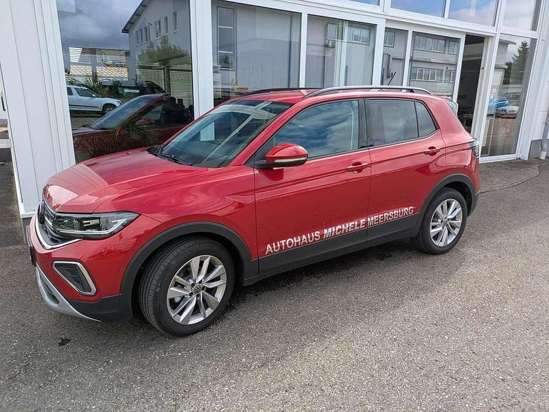 Kings red metallic Neu 2025 VW T-Cross Life SUV | 29.500 € (Etwas zu teuer) - Bild 1/4