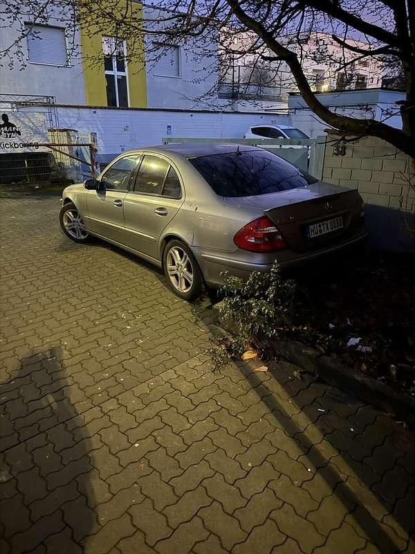 Gebraucht Mercedes E220 Elegance 150 PS (110 kW) 2004 Limousine