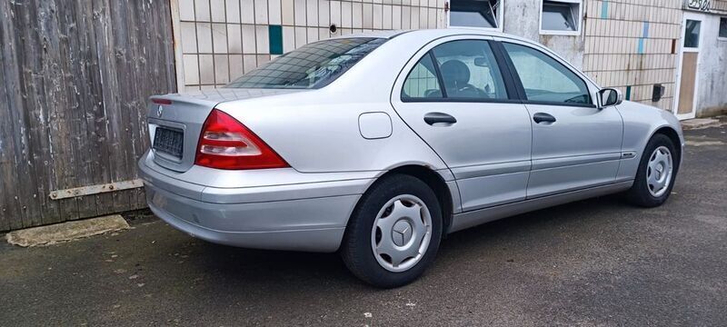 Silber Gebraucht 2003 Mercedes C180 Classic Limousine | 1.400 € (Guter Preis) - Bild 1/4