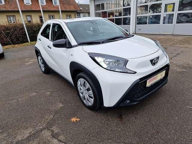 Gebraucht Toyota Aygo Basis 72 PS (52 kW) 2022 Super white 2 Kleinwagen