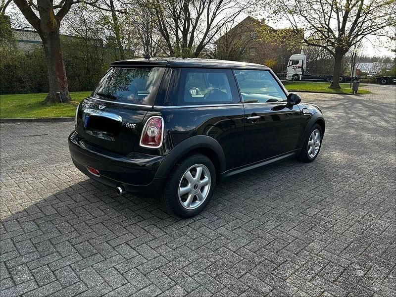 Gebraucht Mini ONE 75 PS (55 kW) 2010 Schwarz Kleinwagen