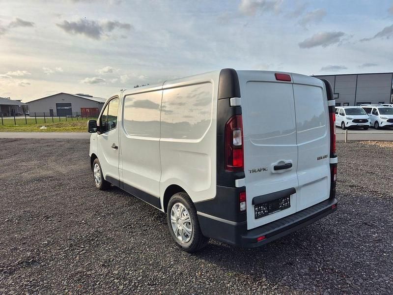 Gebraucht Renault Trafic Komfort 121 PS (88 kW) 2018 Weiß Van / Kleinbus