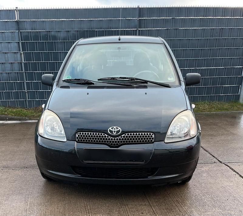 Gebraucht Toyota Yaris 86 PS (63 kW) 2000 Schwarz Kleinwagen