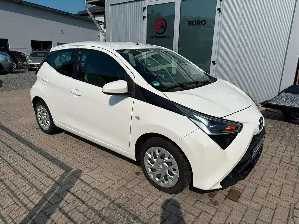 Gebraucht Toyota Aygo X-play 72 PS (52 kW) 2018 Weiß Kleinwagen