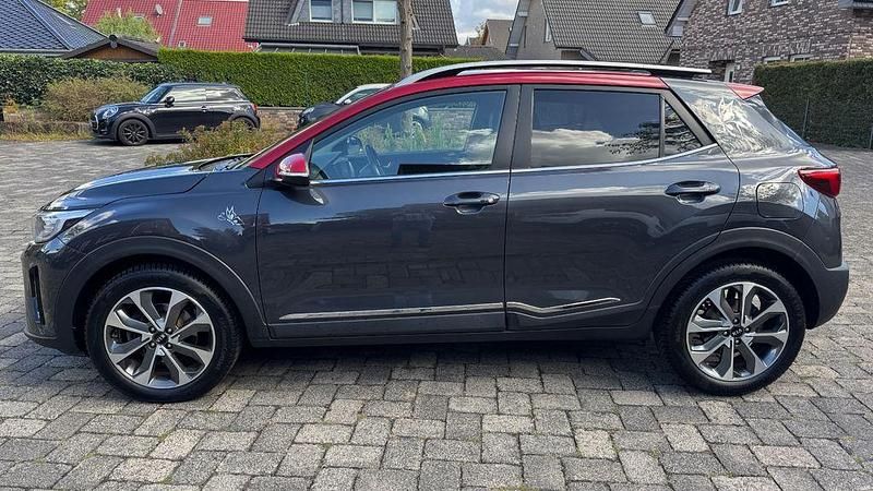 Rot Gebraucht 2018 Kia Stonic Spirit SUV | 10.950 € (Guter Preis) - Bild 1/4