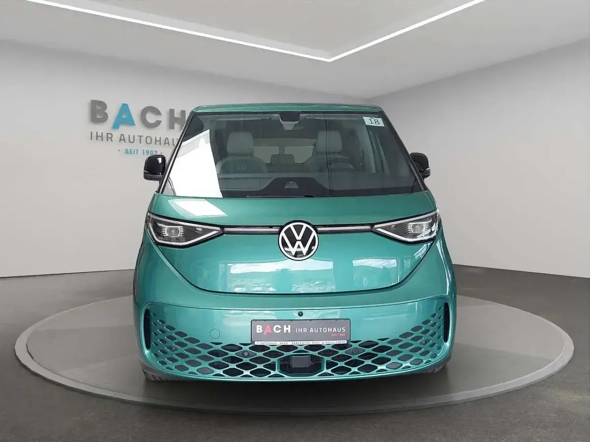 Gebraucht VW ID. Buzz Pro 150 kW (204 PS) 2023 Bay leaf green metallic Van / Kleinbus