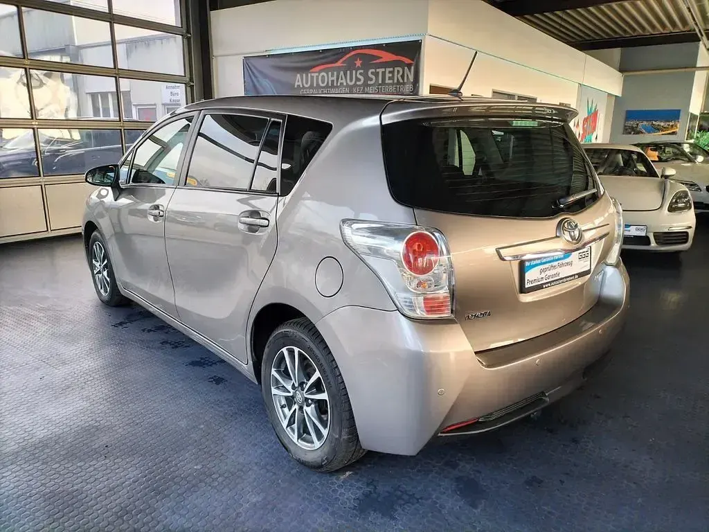 Gebraucht Toyota Verso Skyview Edition 111 PS (81 kW) 2014 Avant garde bronze Van / Kleinbus