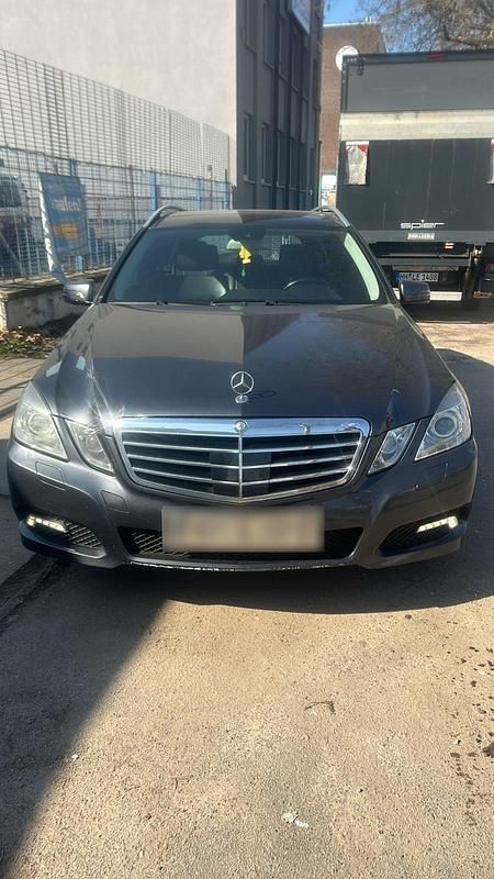 Gebraucht Mercedes E250 Avantgarde 204 PS (150 kW) 2009 Grau Kombi